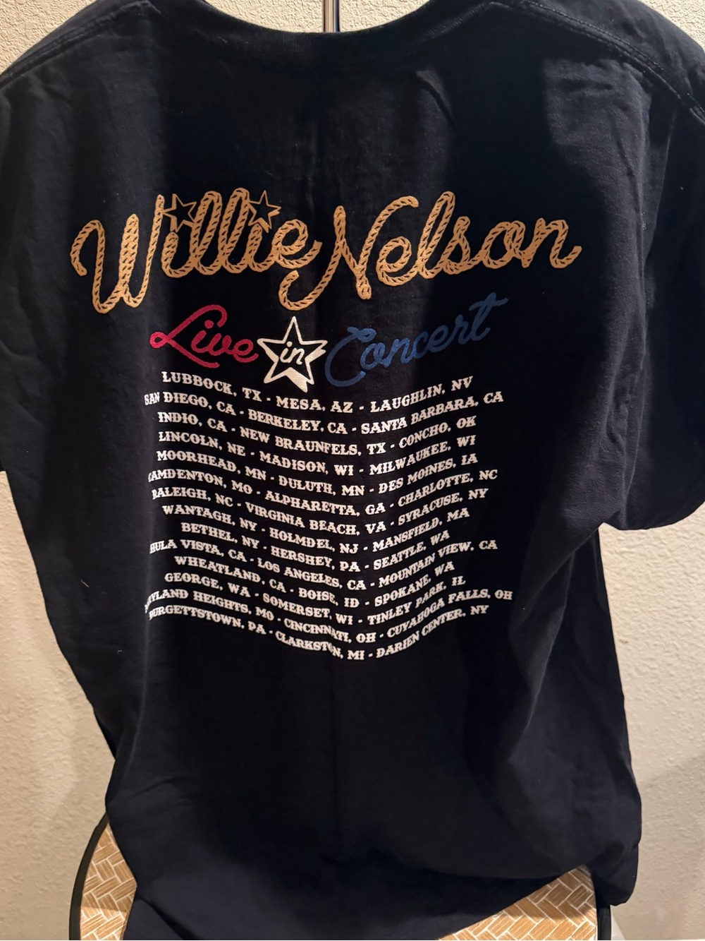 Willie Nelson Graphic Concert T-Shirt – Vintage Photo Portrait (Extra Large) - Picture 3 of 6